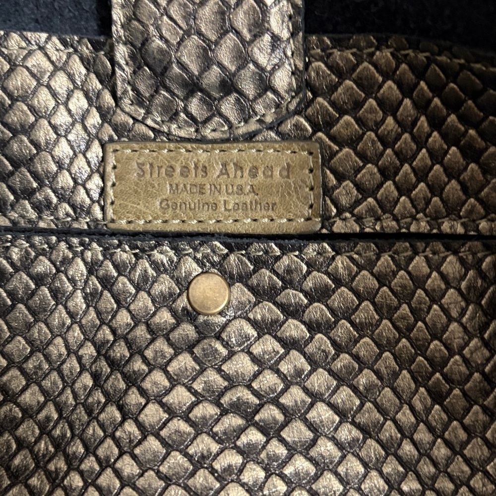 Streets Ahead Leather Elegant Black and Gold Tote Bag - Picture 11 of 11